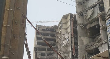 در آبادان و خرمشهر از عبدالباقی چندین ساختمان پرخطر دیگر وجود دارد