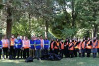 کارکنان شرکت گاز استان ایلام،پارک ملّت را پاک سازی کردند