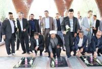 ادای احترام و غبار روبی مزار شهدای گمنام در ایلام