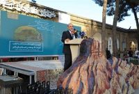 در کنار ارتباطات مرزی، فرهنگی و اقتصادی با کشور عراق، ایلام خط مقدم انتقال فرهنگ به شمار می‌رود