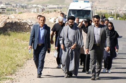 همایش پیاده‌ روی اساتید و کارکنان دانشگاه علوم پزشکی ایلام، در مسیر بلوار پژوهش برگزار شد