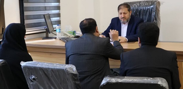 در کنار فرآیندهای قانونی، گوش شنوائی برای شنیدن مستقیم دردِ دل‌ های مردم وجود دارد